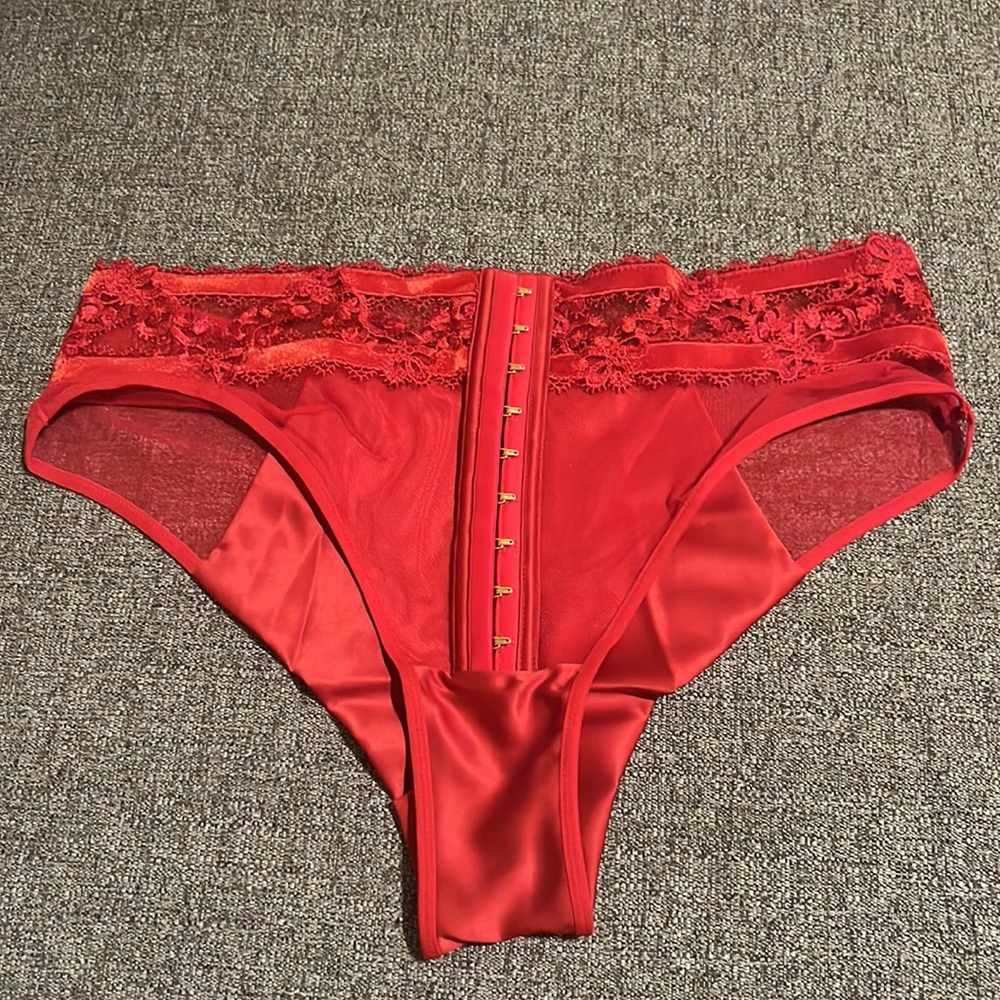 VS Cheeky Panty. NWT